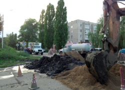В центре Борисоглебска ликвидируют крупную аварию канализационной сети