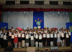 Одарённым детям в Терновском районе вручили награды