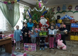 Новохоперское благочиние вручило подарки в рамках акции «Рождественское чудо - детям»