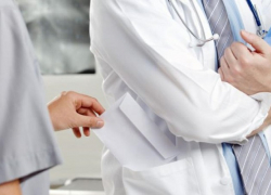 За три месяца жители Воронежской области дважды пожаловались на коррупцию в медучреждениях