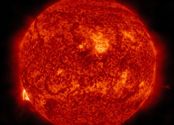 На Солнце произошла мощная вспышка: дойдет ли до Земли? 