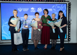 Представителей педагогической династии из Грибановского района наградили  в Воронеже