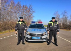 Борисоглебские полицейские и рукастые токари помогли дальнобойщику на трассе