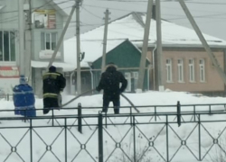 В Театральном сквере Борисоглебска в 14-й раз залили каток