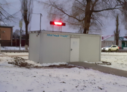 «Самое место об этом подумать!»: чем удивляет  туалет в центре Борисоглебска