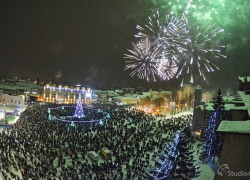 Фото празднования Нового года в Борисоглебске, сделанные с крыши администрации, выложил Евгений Степыгин