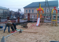 Предприниматель Борисоглебска подарил детям площадку