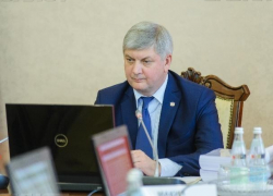 Губернатор Гусев решает, куда деть 7 млрд рублей профицита