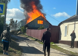Огонь оставил многодетную семью из Борисоглебска без дома, денег и документов