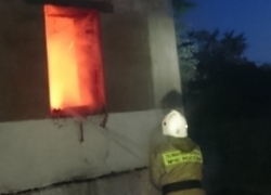 Сегодня ночью в селе Махровка Борисоглебского городского округа сгорел сельский клуб.