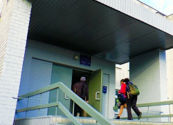 Родители  и ученики Борисоглебской школы №10 собирают подписи в защиту своего директора