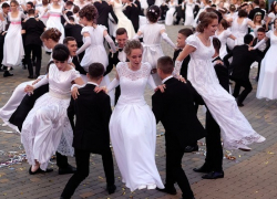 Борисоглебские выпускники приглашают на бал 