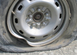 Житель Борисоглебска, из чувства мести, проколол  другу  все четыре колеса