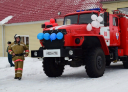 В пожарную часть грибановского села Листопадовка поступила новая машина за 6 млн рублей
