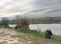 Местные чиновники и студенты собрали на берегу Вороны 15 кубометров мусора