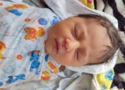 Новорожденную девочку нашли на лестничной площадке в Воронежской области