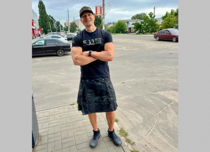 Мужчина в юбке стал помощником депутата Борисоглебской городской Думы от КПРФ