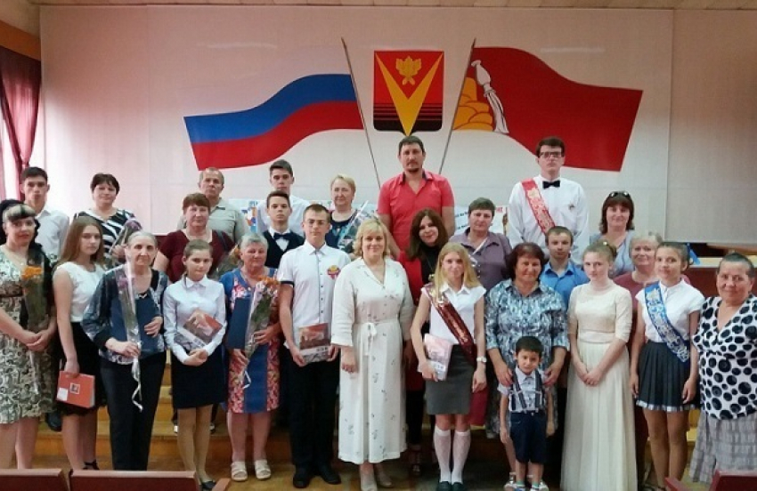 В Борисоглебске выпускников торжественно приняли в администрации округа