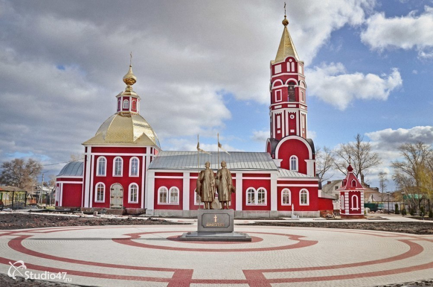 До установки памятника небесным покровителям Борисоглебска остались считанные дни