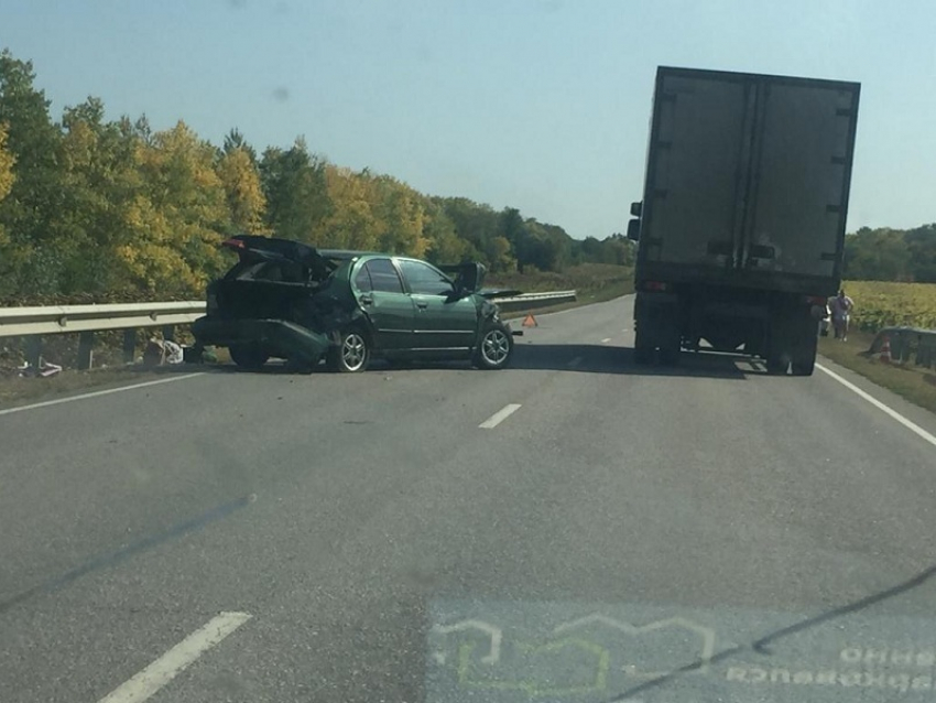 Последствия двух аварий за один день сфотографировал наш читатель под Борисоглебском