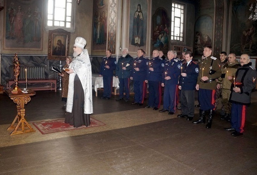 В храмах Борисоглебской епархии молитвой помянули казаков, погибших в годы репрессий