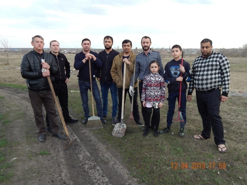 Борисоглебские цыгане вновь всех удивили, выйдя на субботник