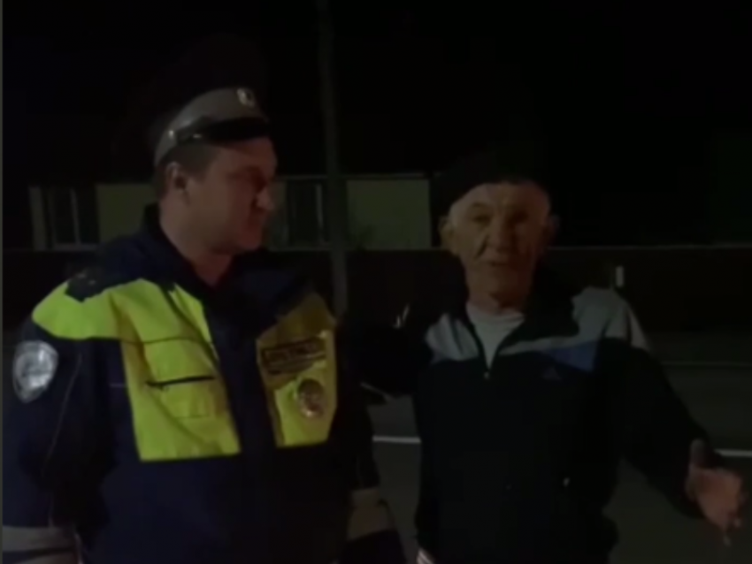 Пенсионер душевно поблагодарил полицейских за оказанную помощь в Новохоперском районе