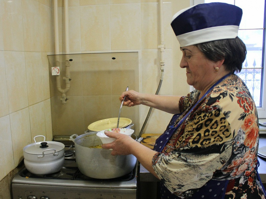 В Борисоглебске возобновила работу социальная столовая