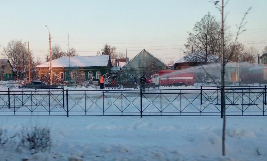 «Кататься невозможно, всë в волнах»: о катке в Театральном сквере Борисоглебска 