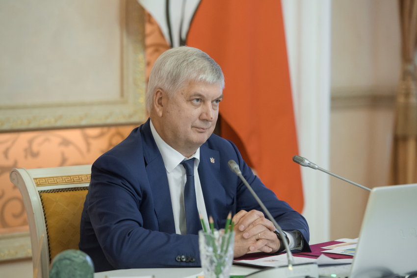 «Мигранты нам эту проблему не решат»: губернатор Воронежской области рассказал о кадровом голоде в регионе