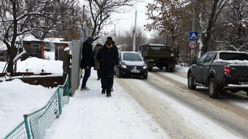 Жители бывшего «спального»  района Борисоглебска жалуются на опасную дорогу