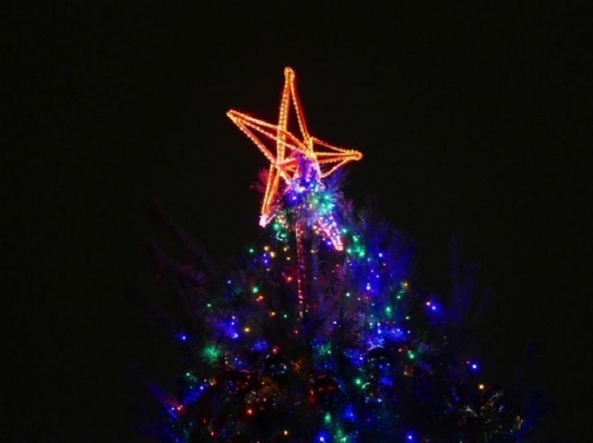Стало известно, когда установят главную новогоднюю елку в Борисоглебске