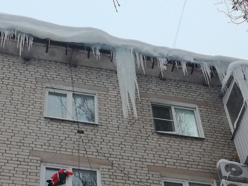 Борисоглебцы могут пожаловаться на сосульки в ГЖИ