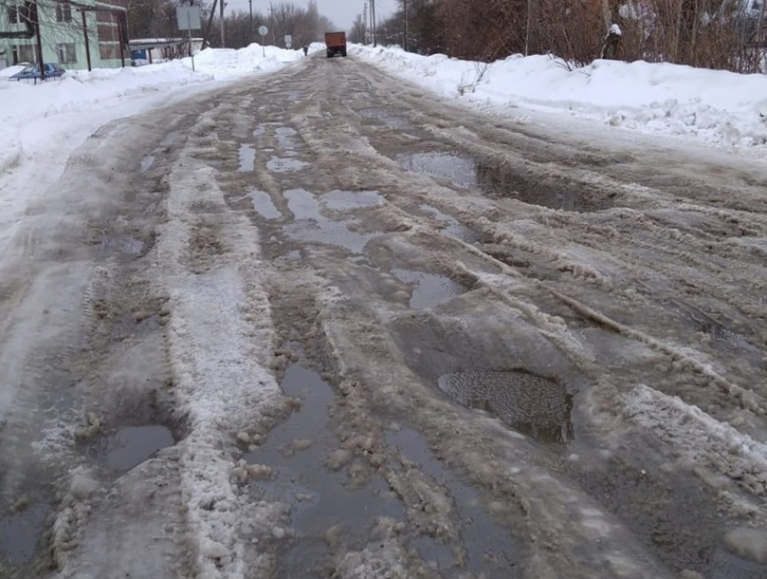 На уборку дорог в пгт Грибановский пожаловались местные жители