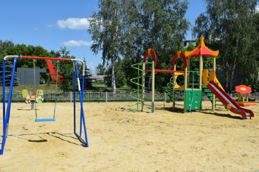 В селе Кирсановка Грибановского района благоустраивают центральный сквер