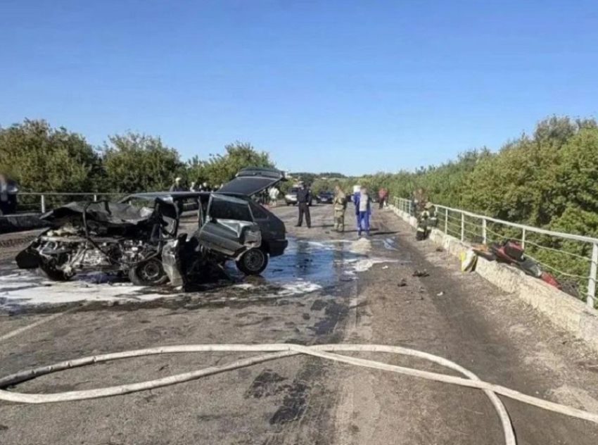 Водитель «Лады» погиб в лобовом столкновении с иномаркой в Терновском районе