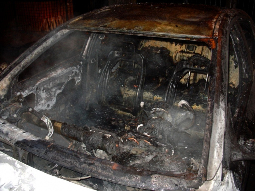 В Северном микрорайоне Борисоглебска сгорел автомобиль
