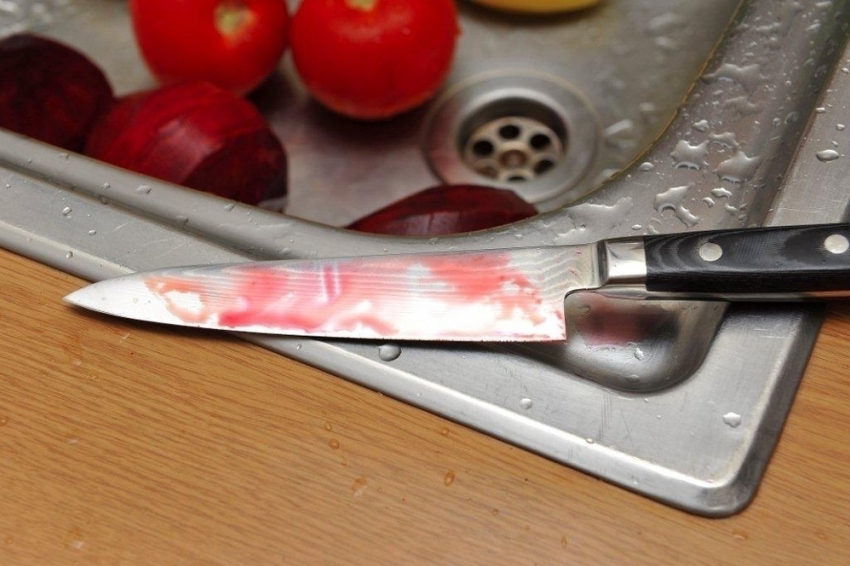 В Борисоглебске пьяный дядя ударил племянника кухонным ножом