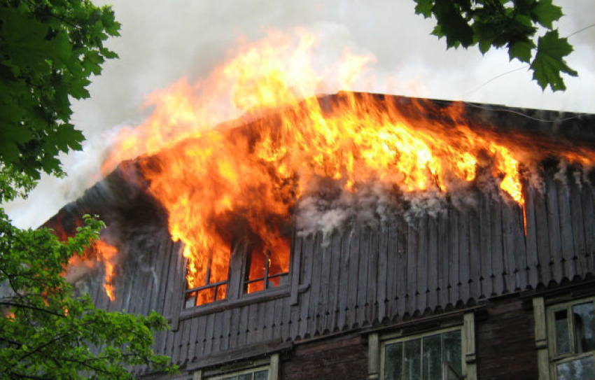 В селе Чигорак загорелся жилой дом, есть пострадавший