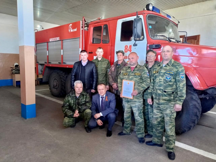 В Терновском районе глава вручил грамоты пожарным 