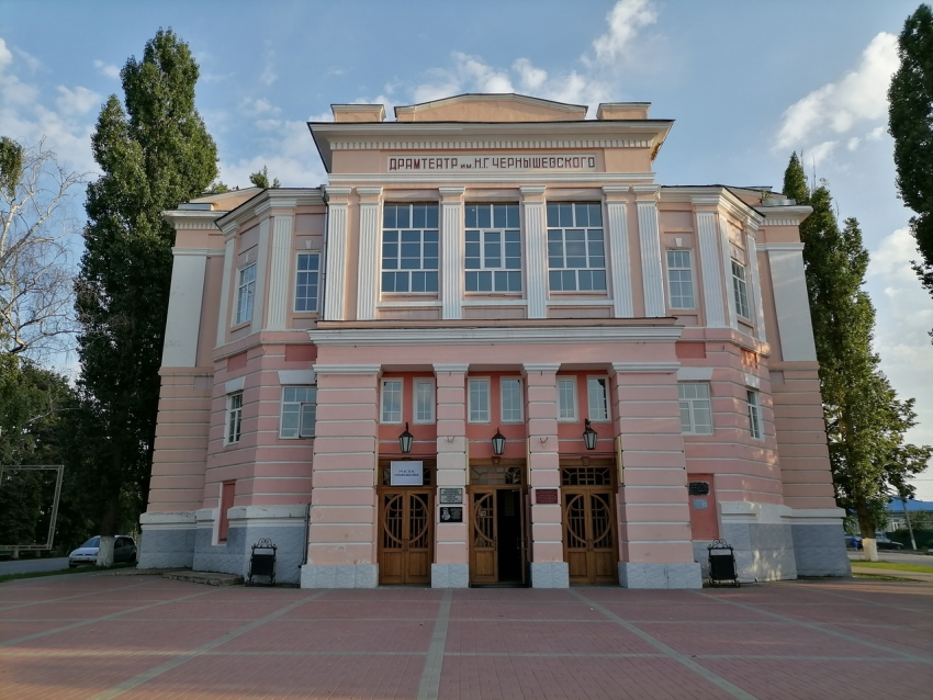 В Борисоглебске начинают желтеть листья, а Борисоглебский драмтеатр – нет