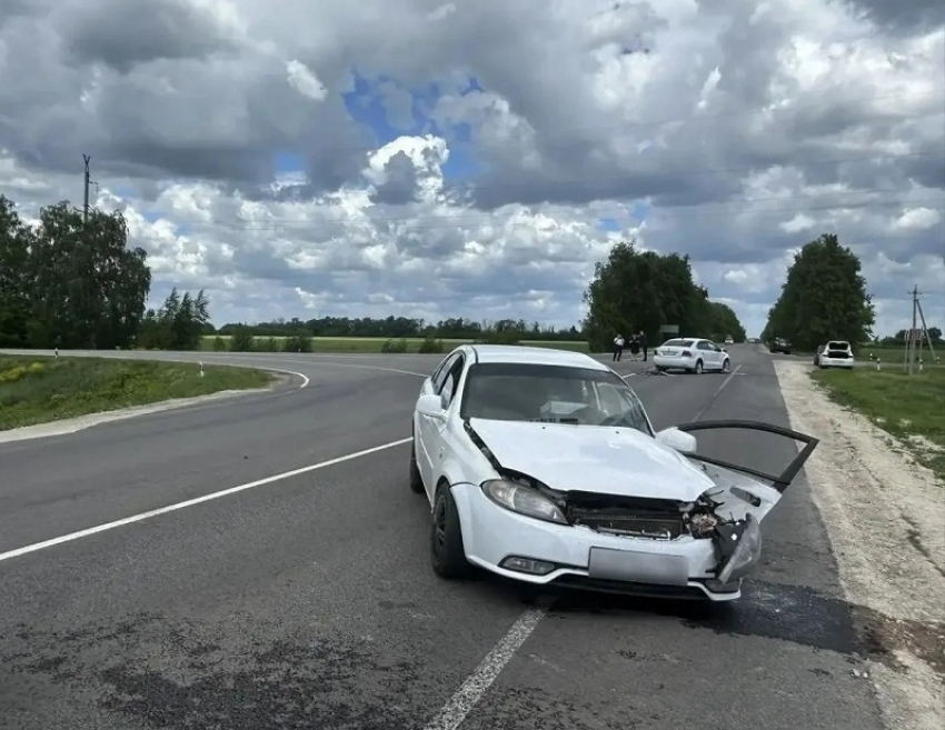 Четыре человека пострадали в столкновении двух иномарок на трассе между Эртилем и Терновкой