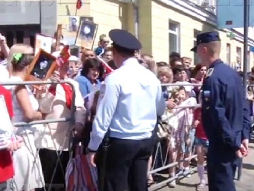 Сотни воронежцев не пустили в колонну «Бессмертного полка»