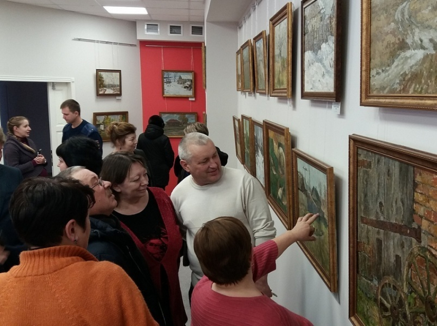 Николай Третьяков передал в дар новому культурно-досуговому центру в Третьяках 58 своих картин
