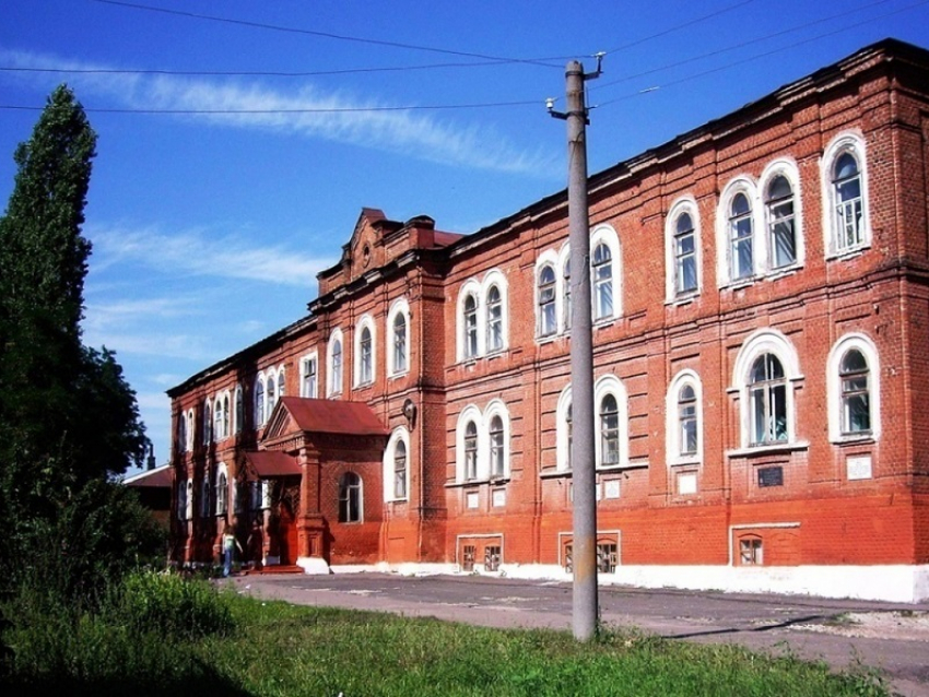В Борисоглебске депутат устроил скандал на выпускном вечере в школе