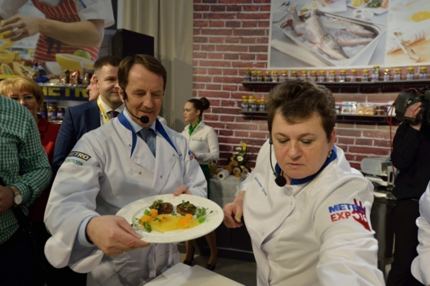 Алексей Гордеев попробовал себя в роли кулинара