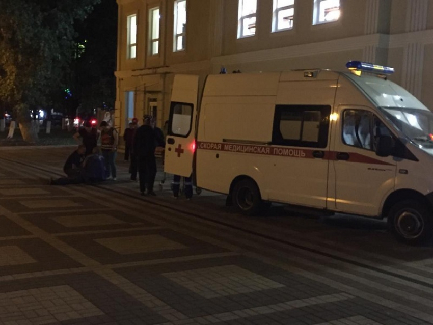 В центре Борисоглебска нетрезвый мужчина дотанцевал до госпитализации