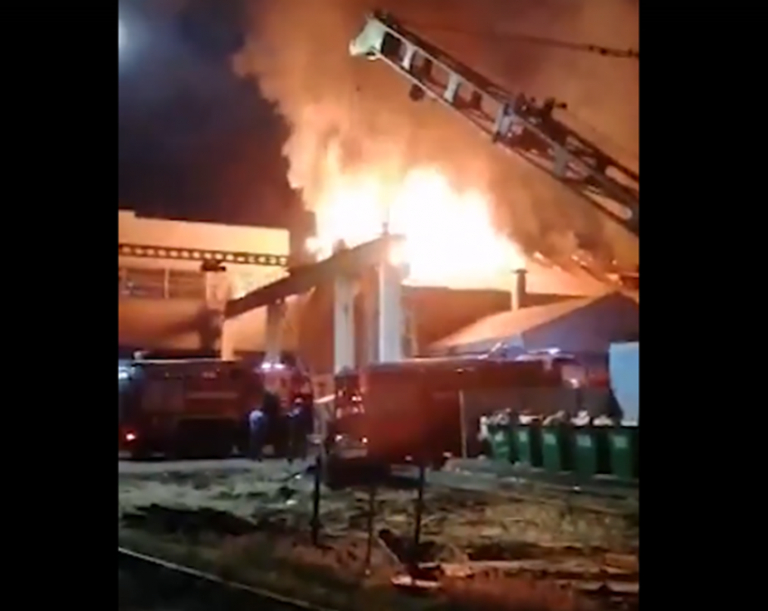 Депо по ремонту электровозов  загорелось в Воронежской области