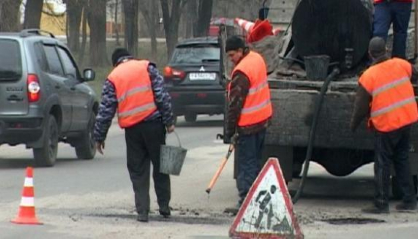 На весенний ямочный ремонт дорог власти Борисоглебска планируют потратить 1,5 миллиона рублей