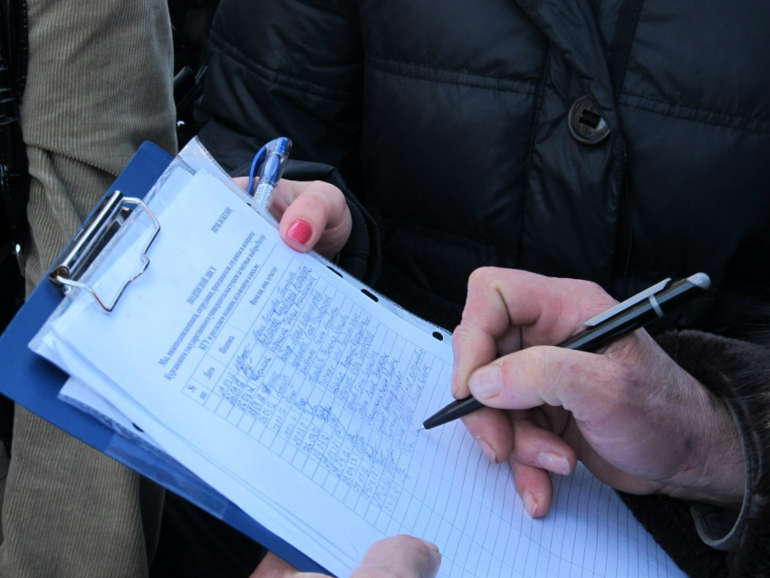 «Мы должны объединяться»: в столице Воронежской области родители школьников собирают подписи против дистанта 